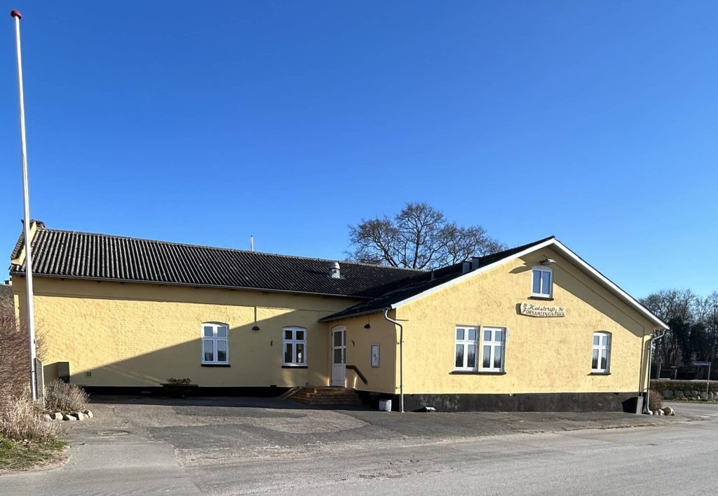 Foto hus front scaled Kølstrup Forsamlingshus