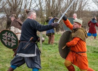 Påske med dinosaur-påskeæg og turnering for vikingekrigere FB IMG